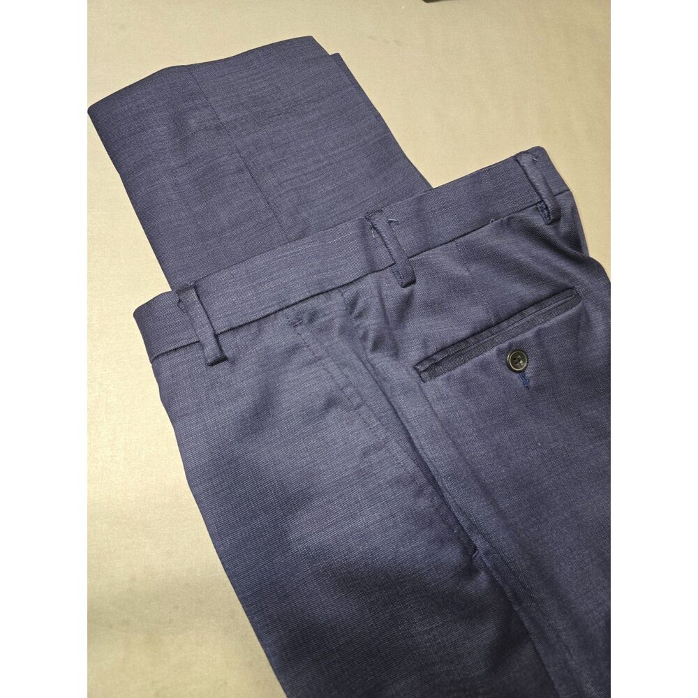 Men's Suit - 32 - Dark Blue - Double Vented. Flat front pants.  Modern Cut. - Picture 6 of 11